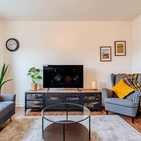 Charming 3-bed Free Parking West End *