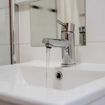 Charming 3-bed Free Parking West End Apartment