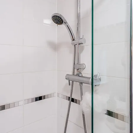 Apartament Charming 3-bed Free Parking West End