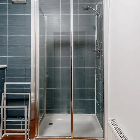 Appartamento Charming 3-bed Free Parking West End
