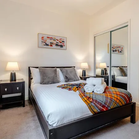 Appartamento Charming 3-bed Free Parking West End *
