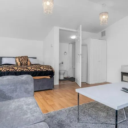 Apartment Edinburgh Royal Infirmary Hospital Airport Free Prosecco Daily Breakfast