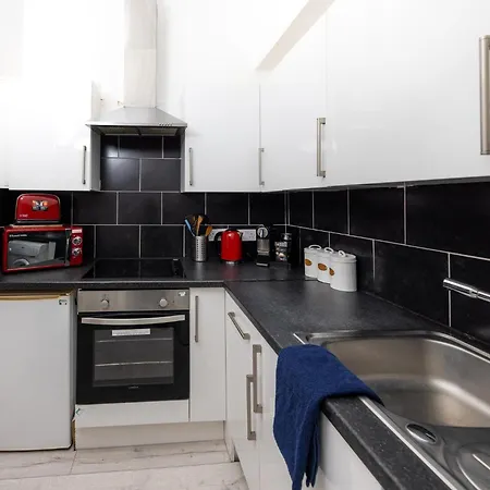 Central Edinburgh Apartment By The Castle * Edinburgh