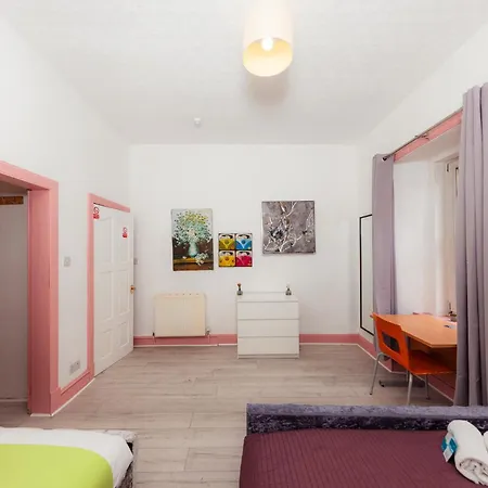 Daire Central Edinburgh Apartment By The Castle *