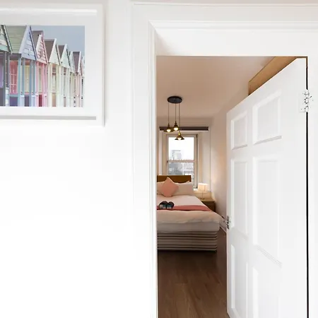 Central Edinburgh Apartment By The Castle *