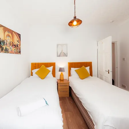 Central Edinburgh Apartment By The Castle Daire Edinburgh