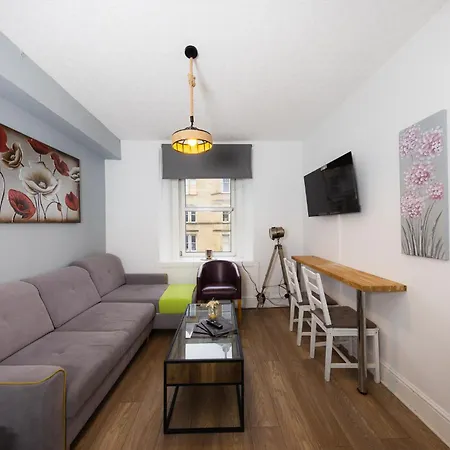 Central Edinburgh Apartment By The Castle Edinburgh