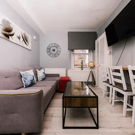Central Edinburgh Apartment By The Castle