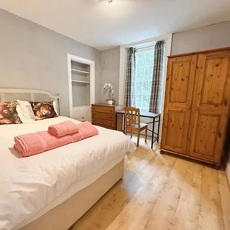 아파트 1st Floor Flat In Centre Location 에든버러