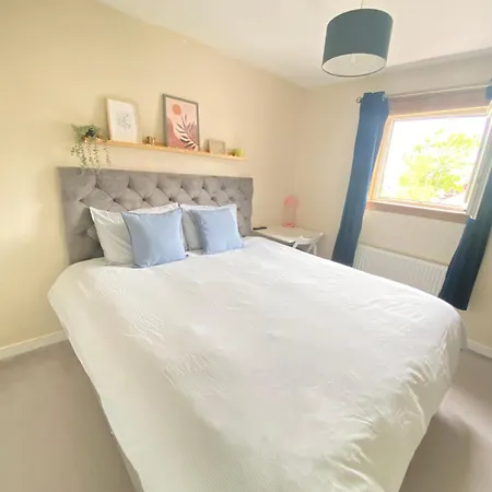Cozy Private Bedroom In Quiet & Peaceful Location In Accommodatie bij particulieren Edinburgh