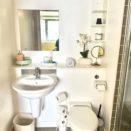 Ocean View Flat With Cozy Vibes *