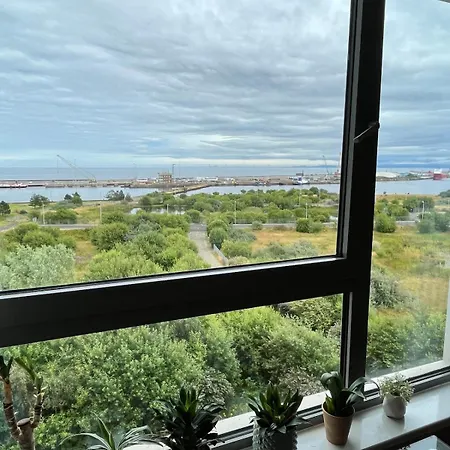 Ocean View Flat With Cozy Vibes *