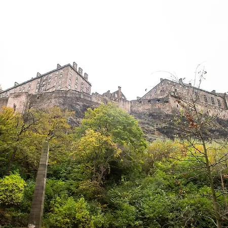 Lovely 1-bedroom Unit Near Castle Apartment *