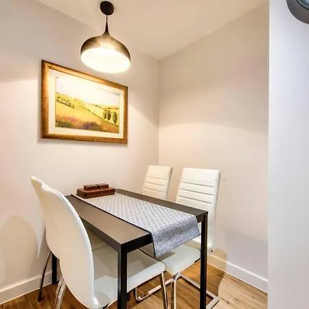 Lovely 1-bedroom Unit Near Castle Apartamento *