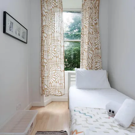 Charming Centre 10 Min Walk To Castle Edinburgh