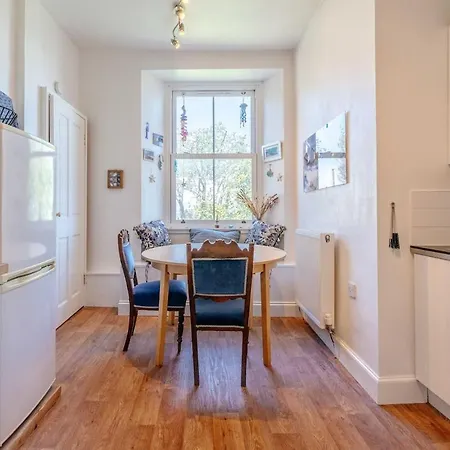 Coastal 1 Bed Steps To Free Park *