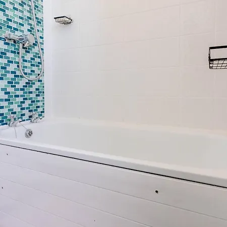 Coastal 1 Bed Steps To Free Park *
