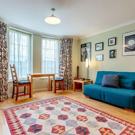 Διαμέρισμα Homely 2-bed Free Park *