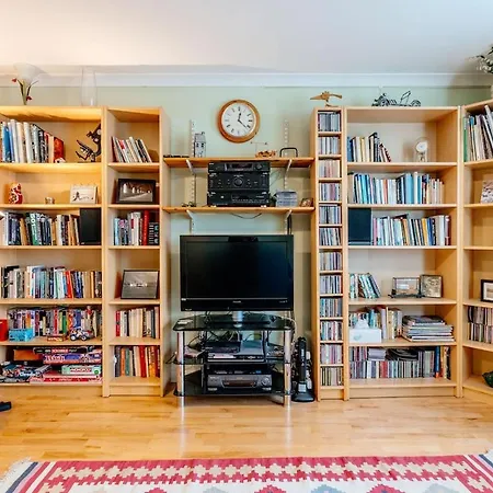 Homely 2-bed Free Park Apartamento Edimburgo