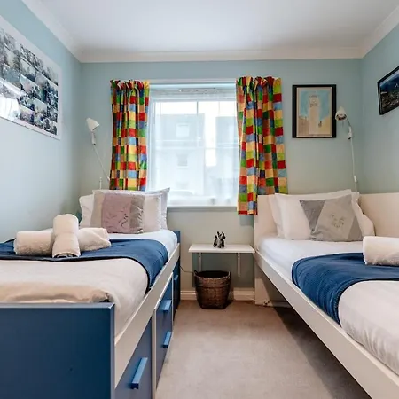 Homely 2-bed Free Park