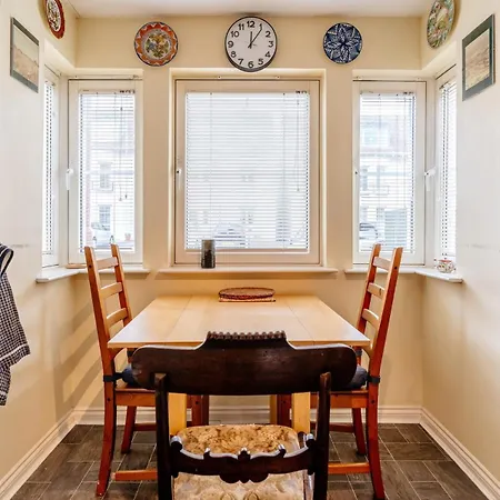 Appartamento Homely 2-bed Free Park
