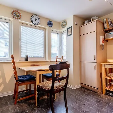 Homely 2-bed Free Park Appartamento Edimburgo