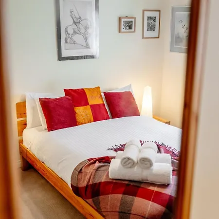 Appartamento Homely 2-bed Free Park
