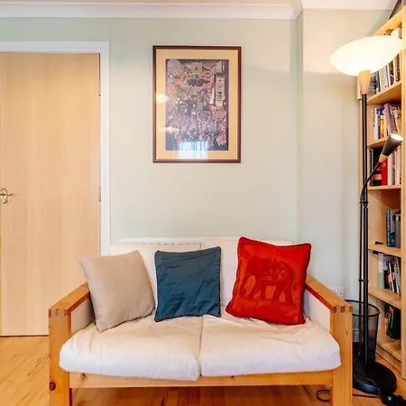Homely 2-bed Free Park *