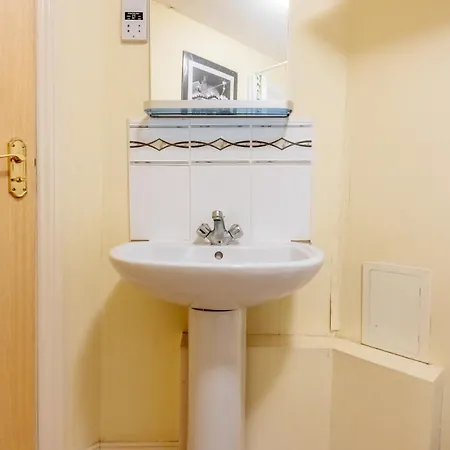 Homely 2-bed Free Park Appartamento