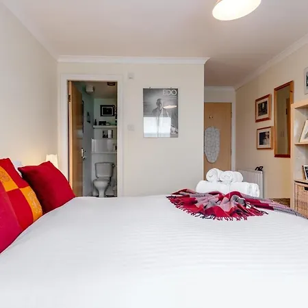 Appartamento Homely 2-bed Free Park