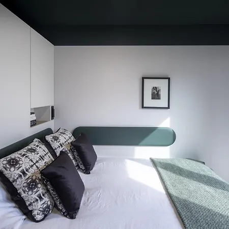 Modern With Kitchen & Ensuite In