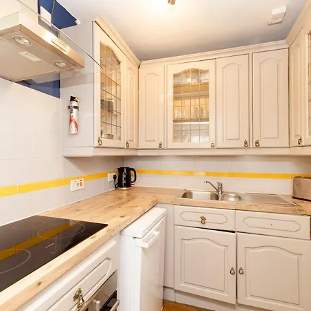 Joivy Stunning In Royal Mile