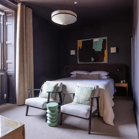 3 John's Place Townhouse 4*