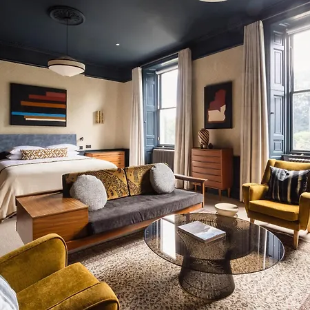 3 John's Place Townhouse 4* Edinburgh
