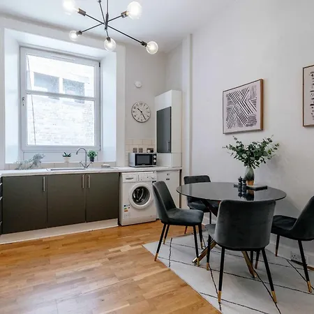 Elegant 2br On Leven St *