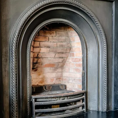 Elegant 2br On Leven St *