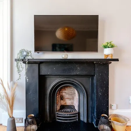 Elegant 2br On Leven St Edinburgh