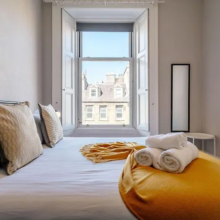 Elegant 2br On Leven St