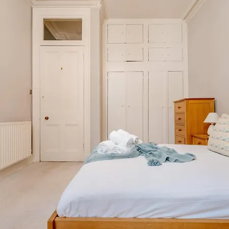 Elegant 2br On Leven St Apartamento