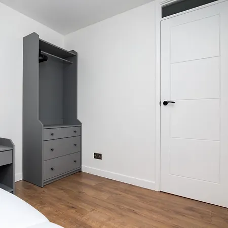 2bedroom Apartment-free Parking *