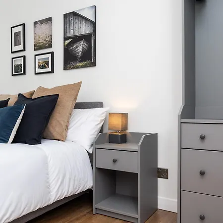 Spacious 2br - Parking Near Centre