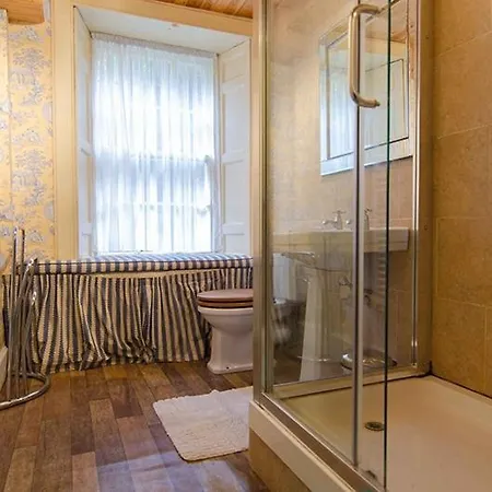 Spacious Flat Near Centre Edynburg