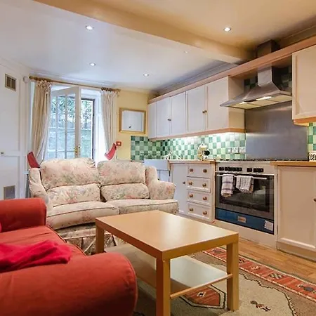 Spacious Flat Near Centre Lejlighed