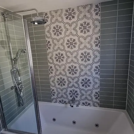ホームステイ Innisfail Edi - Double With Private Bathroom エディンバラ