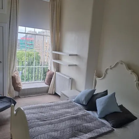 Lägenhet 3 Double-bed Georgian In Prime Location *