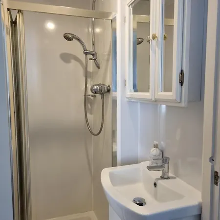 3 Double-bed Georgian In Prime Location Lägenhet