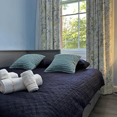 Stylish 3 Bed 2 Bath Ground Floor Main Door Flat In Marchmont Эдинбург
