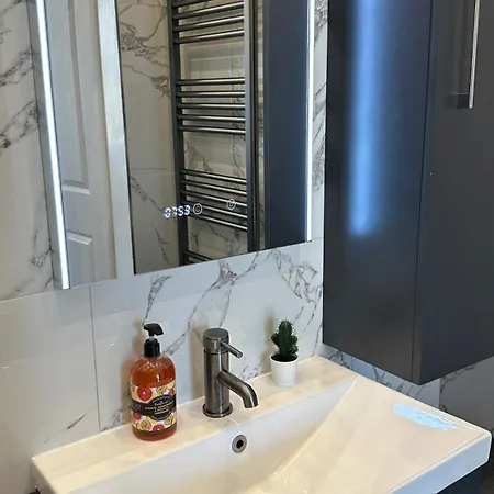 Stylish 3 Bed 2 Bath Ground Floor Main Door Flat In Marchmont