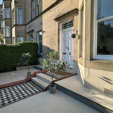 Апартаменты Stylish 3 Bed 2 Bath Ground Floor Main Door Flat In Marchmont