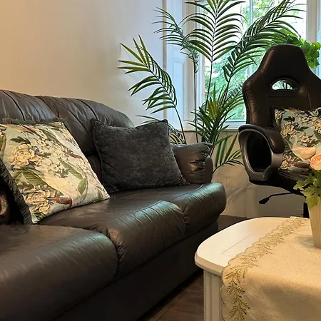 Апартаменты Stylish 3 Bed 2 Bath Ground Floor Main Door Flat In Marchmont